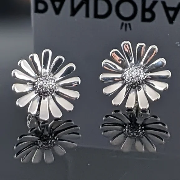 Pandora pave 2024 daisy earrings